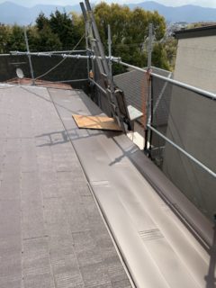 横葺き屋根　カバー工法