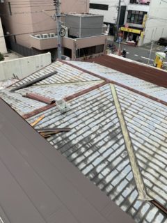 屋根工事　カバー工法